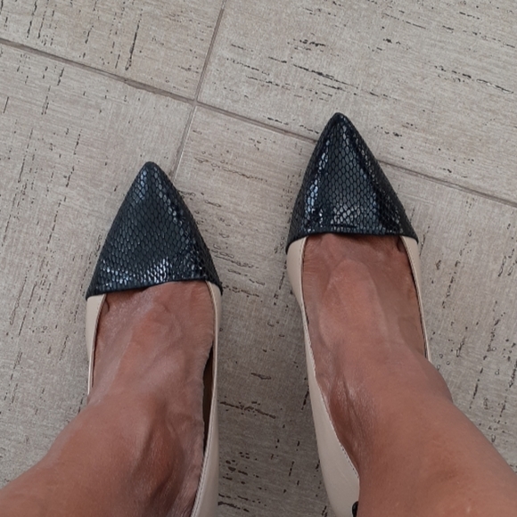 Cream and Black Leather Heel - Picture 6 of 8